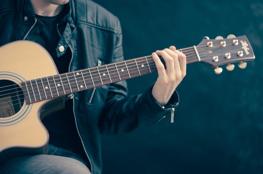 Dlaczego warto uczyć się gry na gitarze?